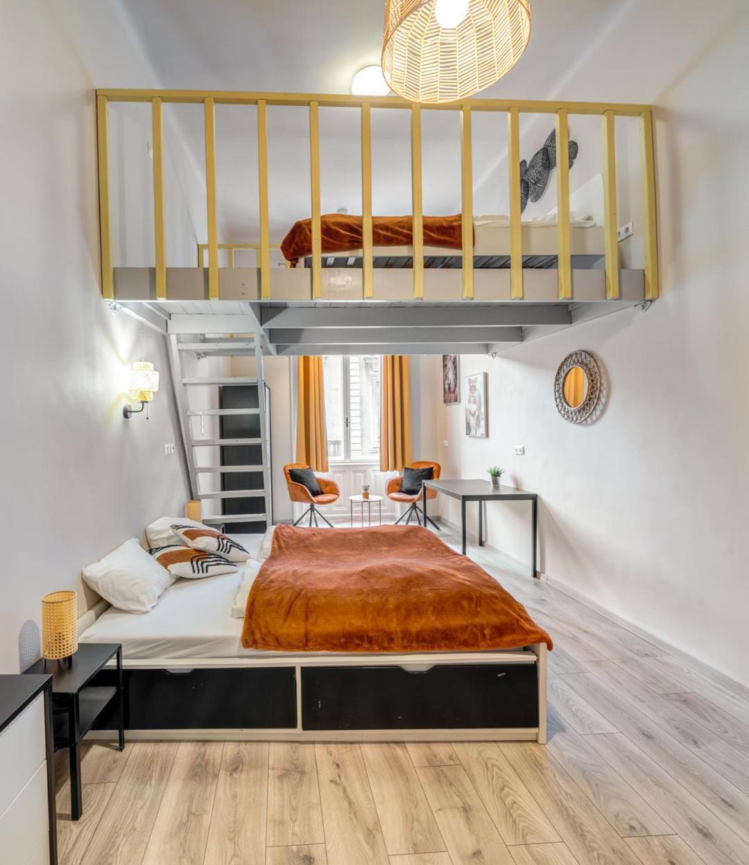 Downtown Delight - Erzsebet Blvd - 13 Ppl Apartman Budapest Kültér fotó