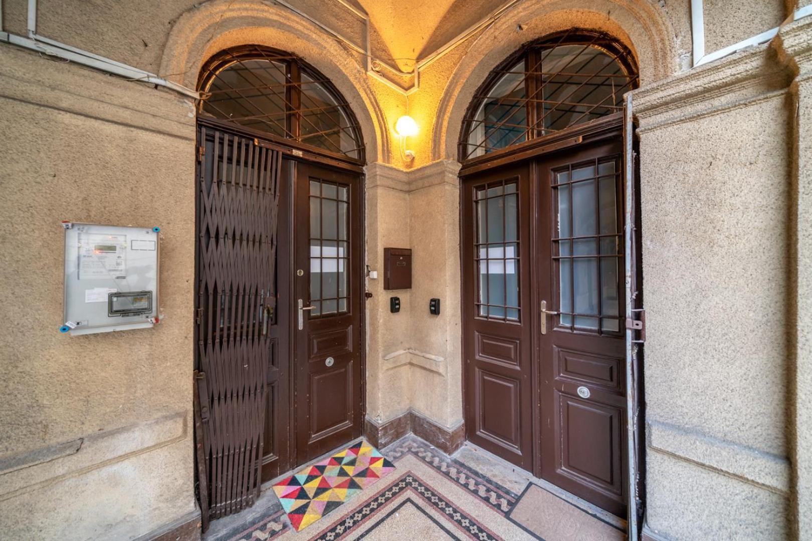 Downtown Delight - Erzsebet Blvd - 13 Ppl Apartman Budapest Kültér fotó