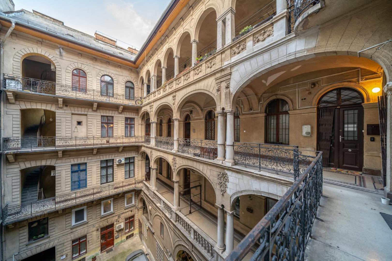 Downtown Delight - Erzsebet Blvd - 13 Ppl Apartman Budapest Kültér fotó