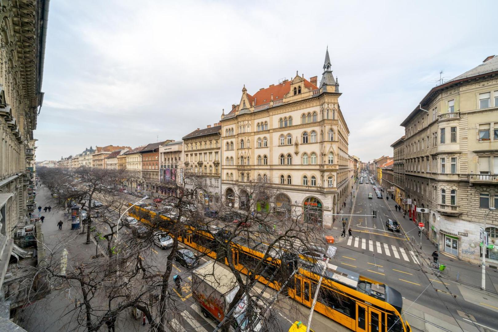 Downtown Delight - Erzsebet Blvd - 13 Ppl Apartman Budapest Kültér fotó