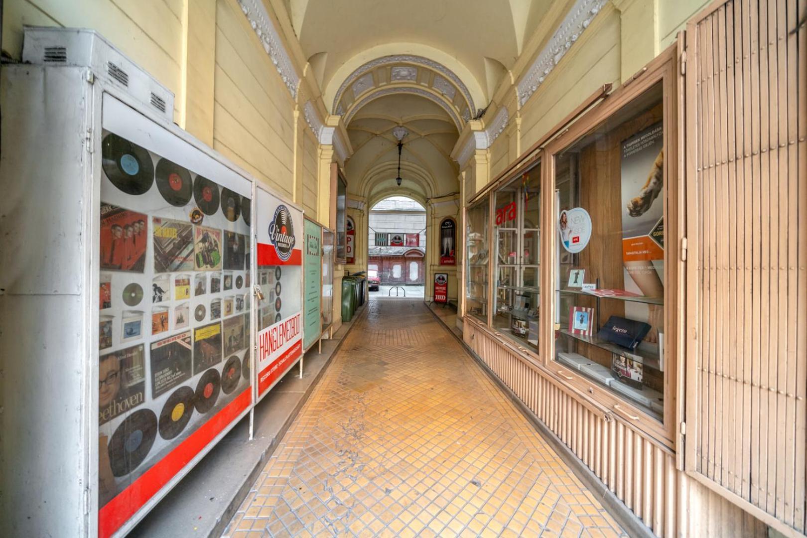 Downtown Delight - Erzsebet Blvd - 13 Ppl Apartman Budapest Kültér fotó
